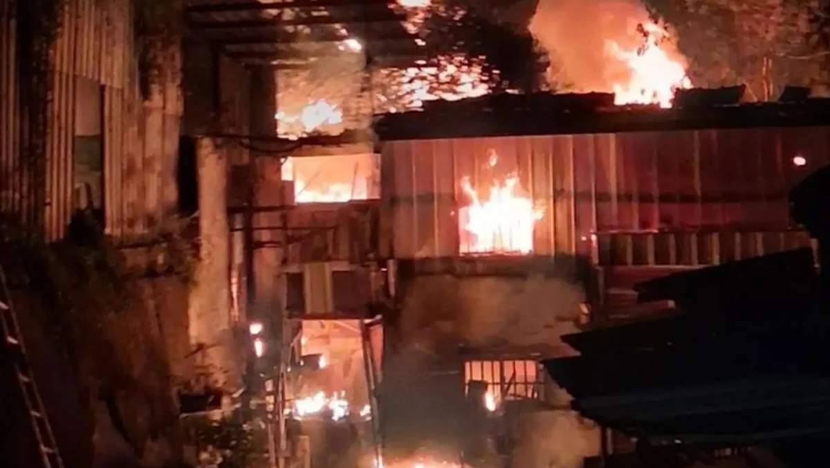 外埔鐵皮屋凌晨惡火 夫妻雙雙命喪火窟 1、2樓各尋獲遺體 1 台中市外埔區今天凌晨發生死亡火警!