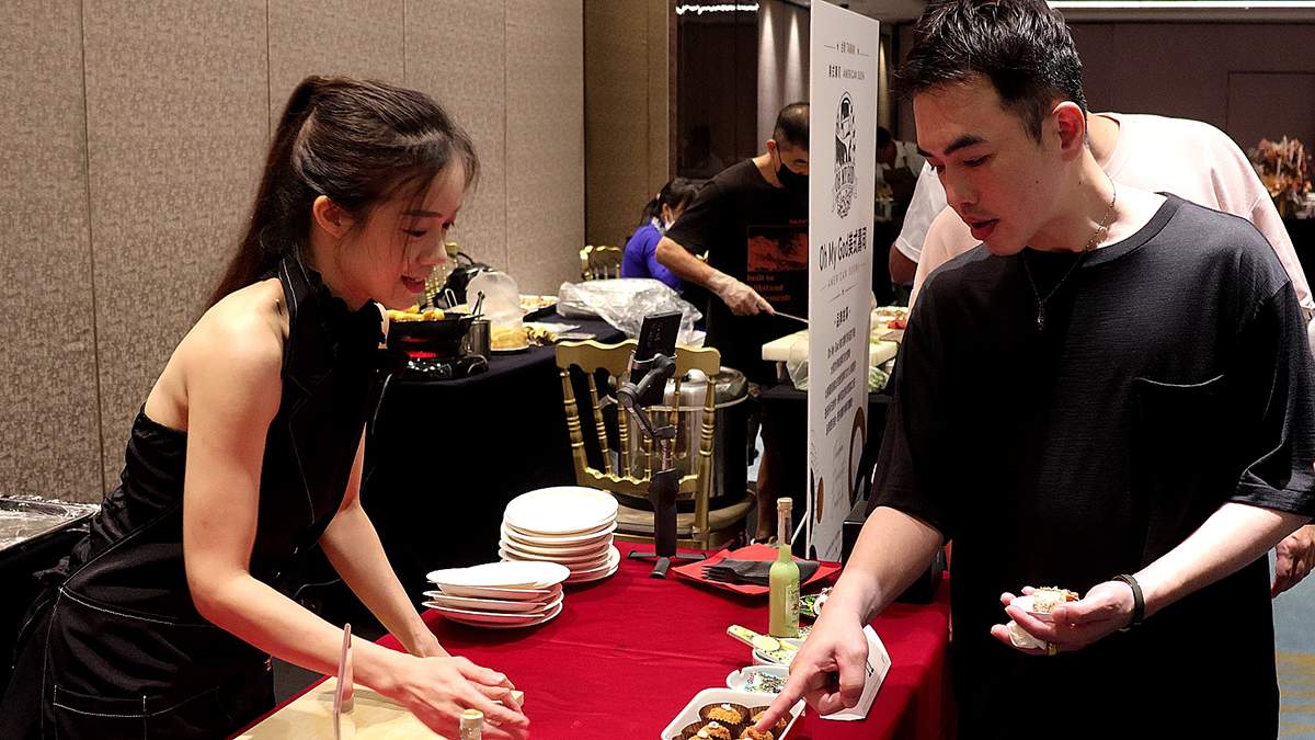 蛋小白雞蛋干以全蛋液製成，結合各國料理技法，展現台灣食材多元應用。