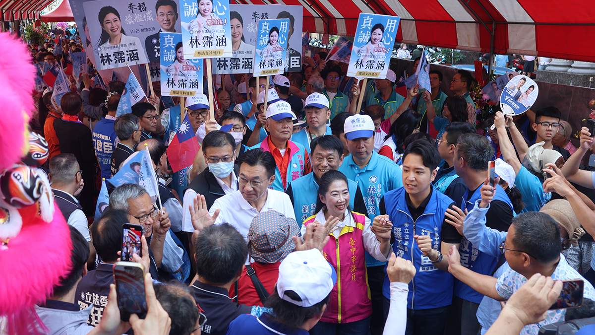 江啟臣肯定林霈涵的地方服務，林霈涵則表示，任內爭取道路、排水、公園及交通改善，並推動好孕專車等服務。