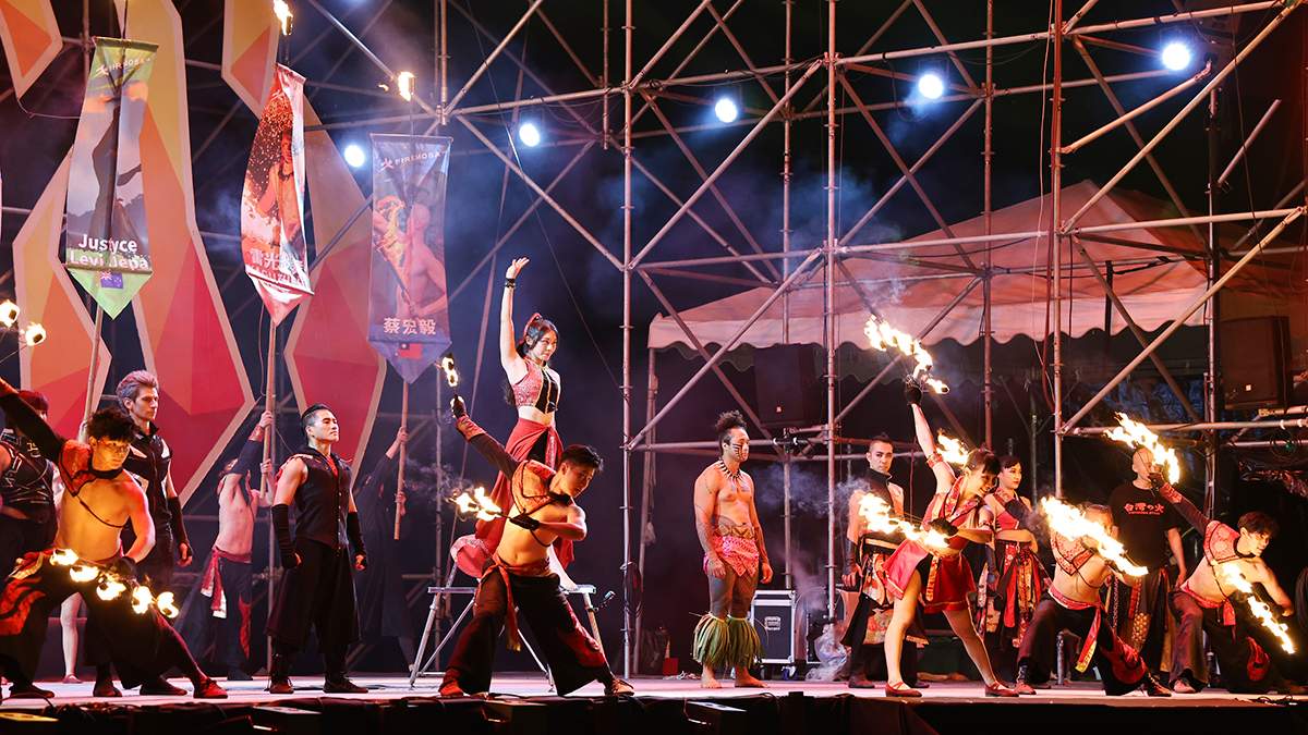 火神祭森林區設甦醒台、體驗工作坊及街頭演出，夜間再由樂團與DJ接力炒熱現場氣氛。