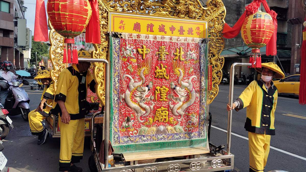 遶境沿途依信眾需求進行淨路、壓煞儀式，祈求地方平安、消災解厄。