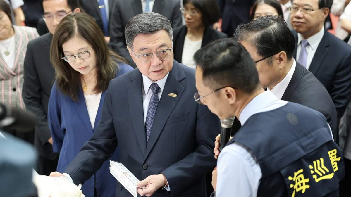 行政院長卓榮泰親赴海巡署主持緝毒成果記者會，相關部會首長出席肯定查緝成果。