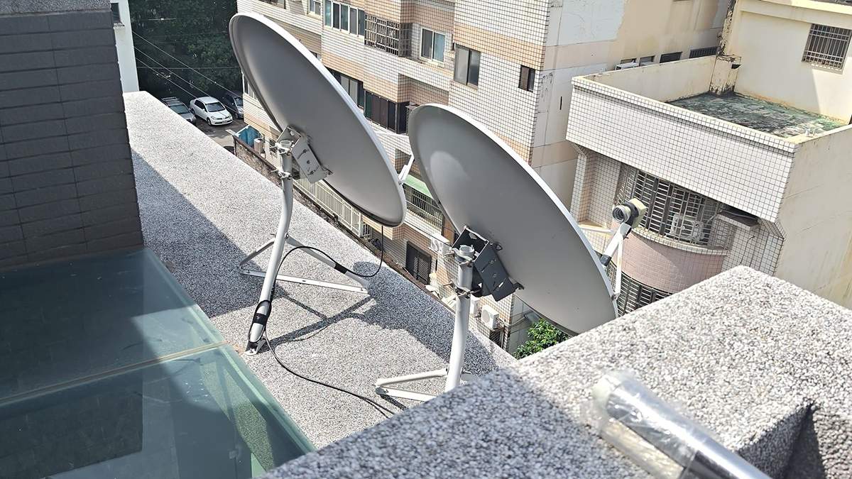 破解日本衛星卡盜看頻道 刑事局破獲侵權集團市值逾6億 2 刑事局破獲破解日本衛星卡侵權集團,查獲林姓等4人,查扣破解卡及衛星接收設備。
