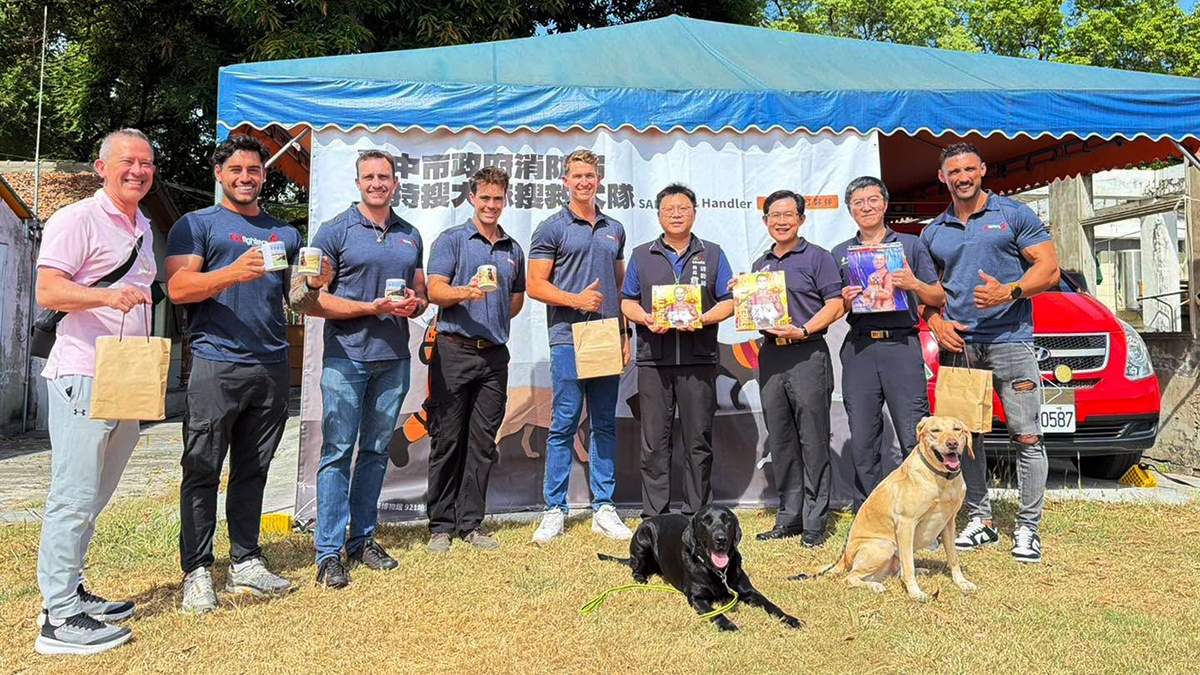 澳洲消防夥伴走訪921地震教育園區及台中搜救犬隊，交流防災教育與搜救訓練經驗。