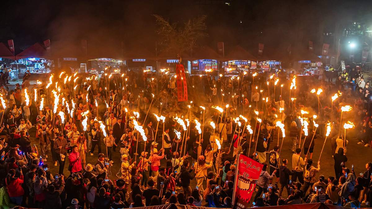 清境火把節今晚迎來最後一夜，原鄉歌舞搭配火把祈福，展現山城文化魅力。