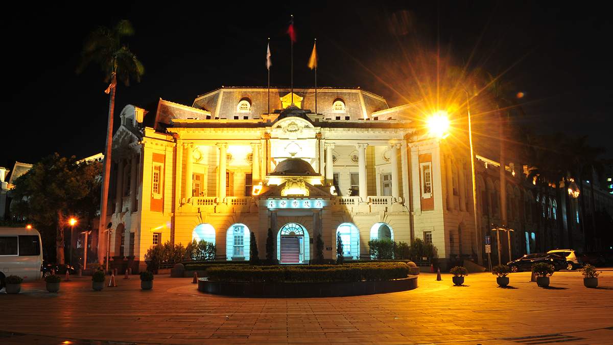 台中州廳由森山松之助設計，1918年完工首期，曾為市政府所在地，2006年登錄歷史建築。