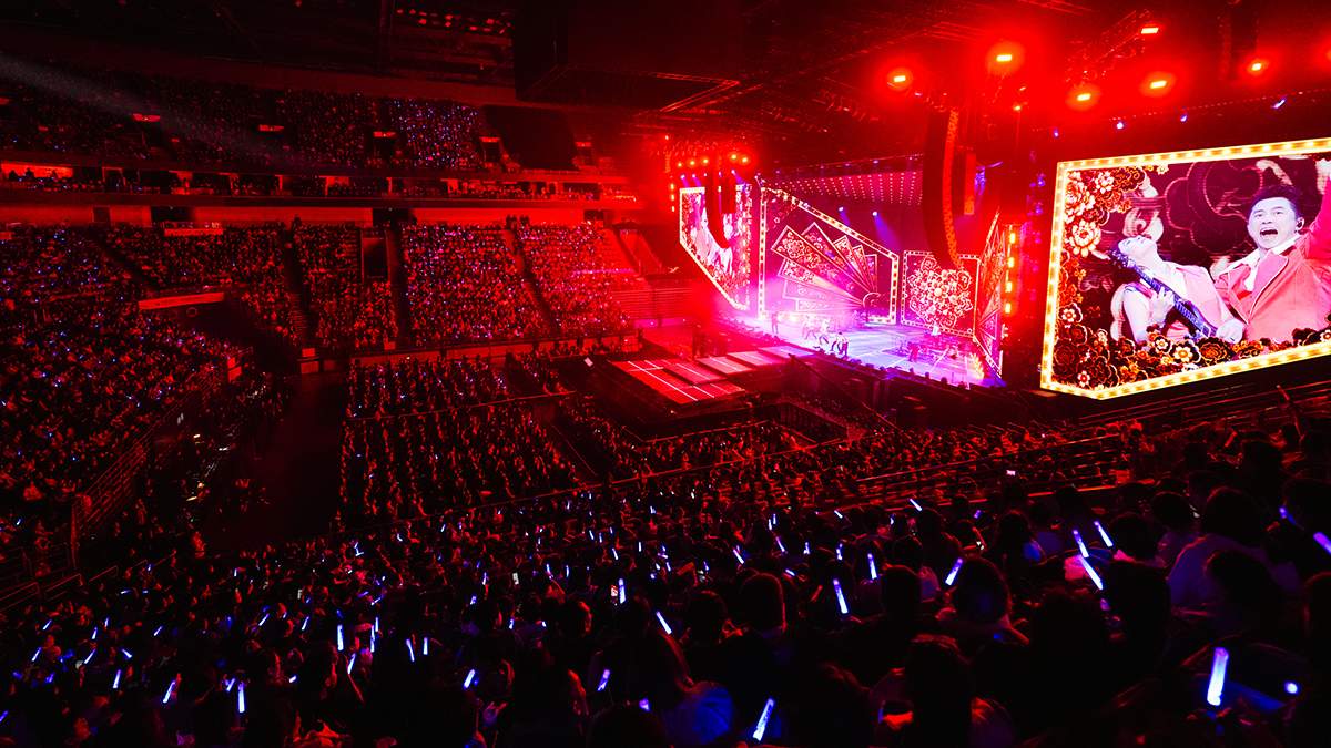庾澄慶睽違12年巡演北京開唱!A-Lin辣穿性感裝喊「你賣力我賣肉」 那英、吳莫愁現身力挺 3 出道40年的庾澄慶苦練水鼓、創新編曲,為《整晚哈音樂》注入新意,展現舞台活力。