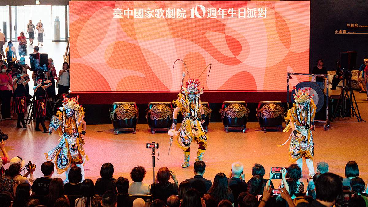 國家歌劇院歡慶10週年 九天戰鼓、阿爆歌舞與光雕共譜生日派對 4 shikezaiyiqintt10zhounianshengripaiduijiutianminsu