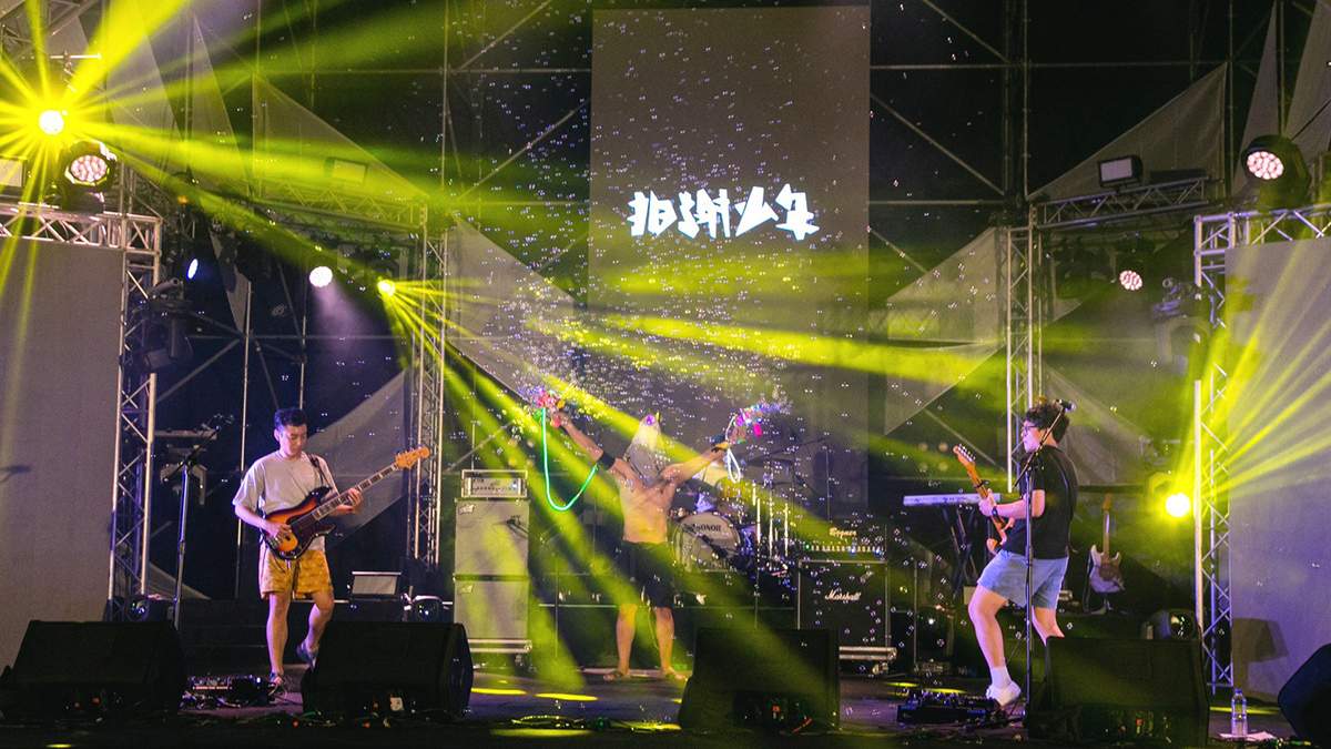 搖滾台中今登場!台日韓泰新50組樂團接力開唱 雙日免費嗨翻文心森林公園 3 搖滾台中首日卡司星光熠熠,麋先生、血肉果汁機等台日韓新樂團輪番開唱。